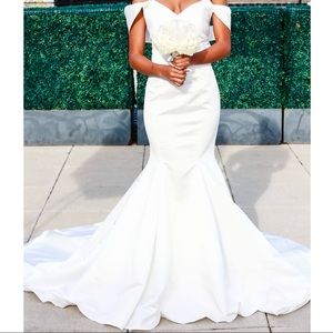 Wedding Dress with Detachable Train Sweetheart Sleeveless , Mermaid cut Size 12